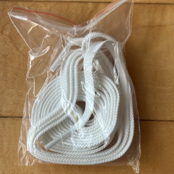 NWOB LeTigre Baxter sneakers size 6M - Picture 8 of 8